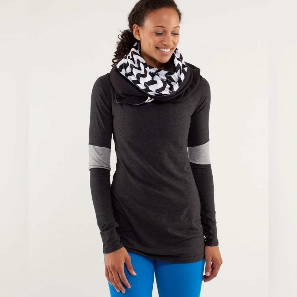 Lululemon Vinyasa Scarf Luon Light Arrow Chevron White Black Snap Button EUC OS